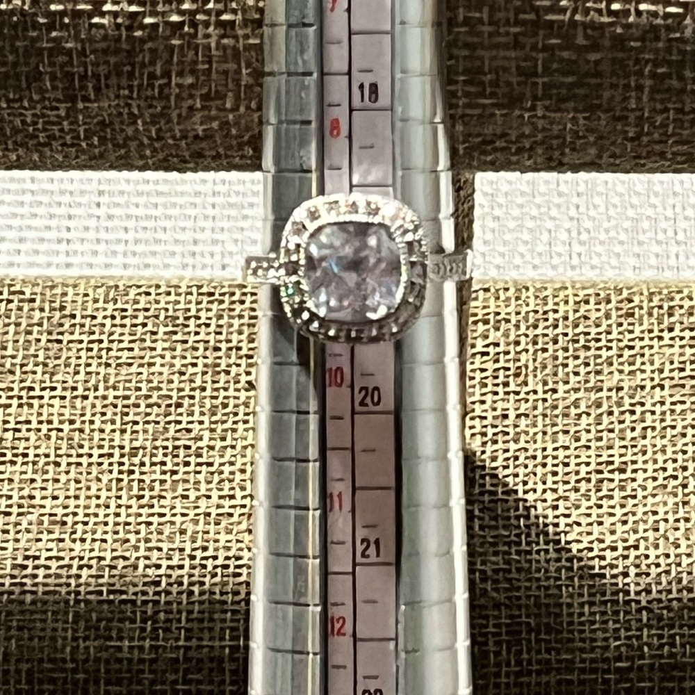 PRE-LOVED SILVER-PLATED RHODIUM & CUBIC ZIRCONIA STONES DESIGN RING.